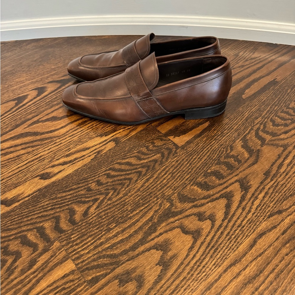 Men’s Ferragamo brown dress shoe. Size 10